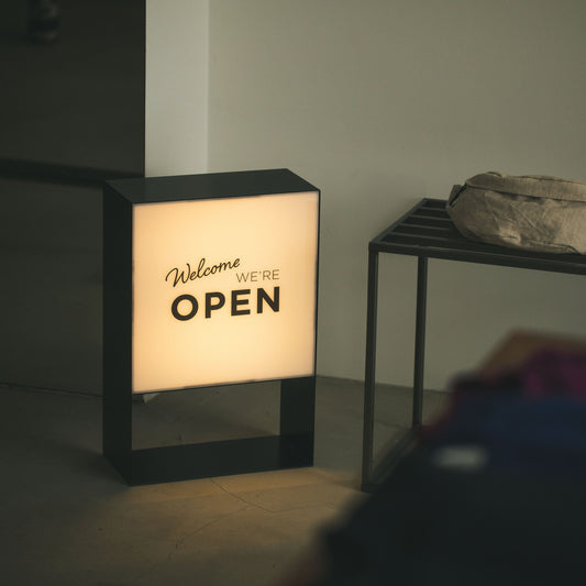 小さなサインに灯る、開発者の想い<br>LIGHT BOX サイン 開発秘話