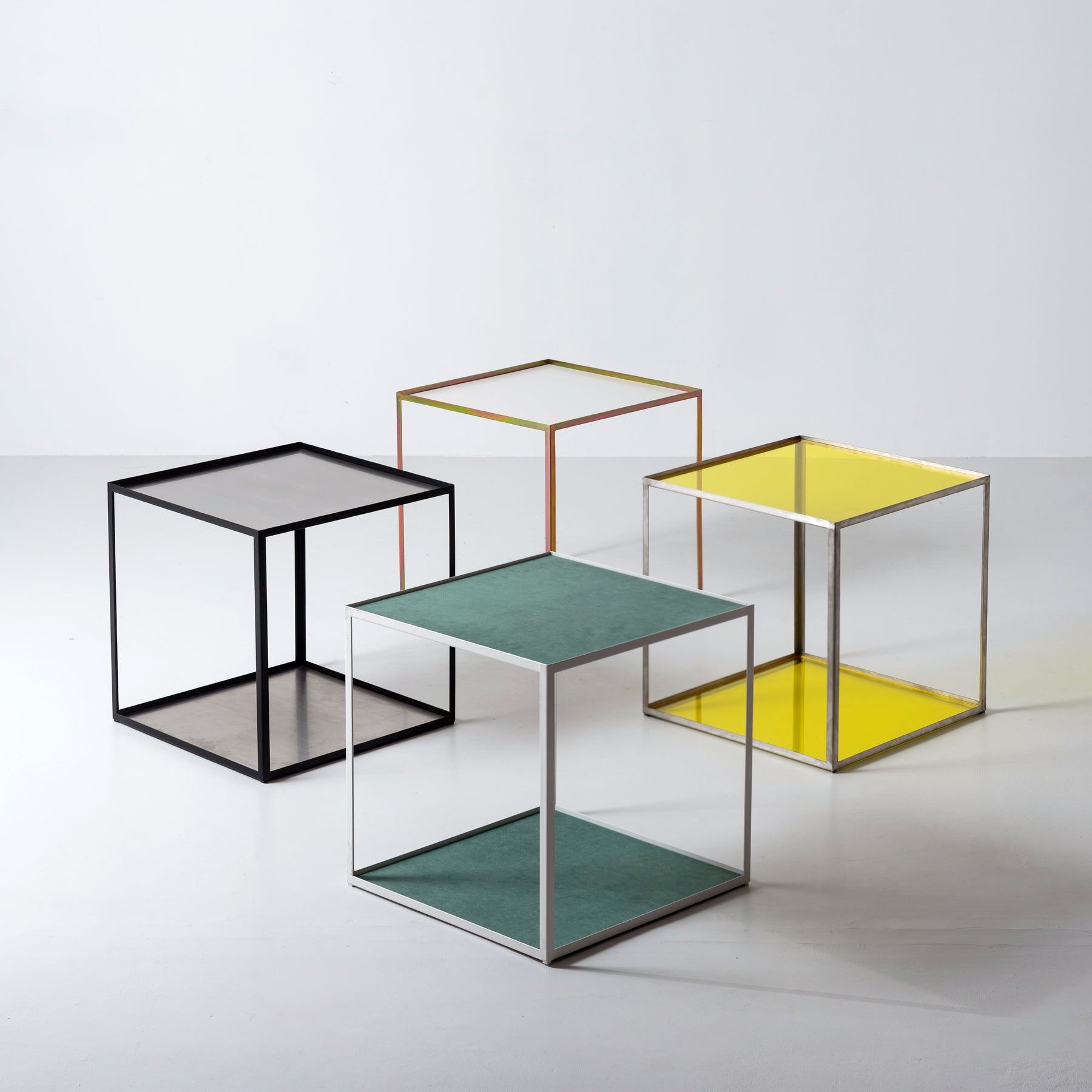 スタッキングモジュールシェルフの素材バリエーション